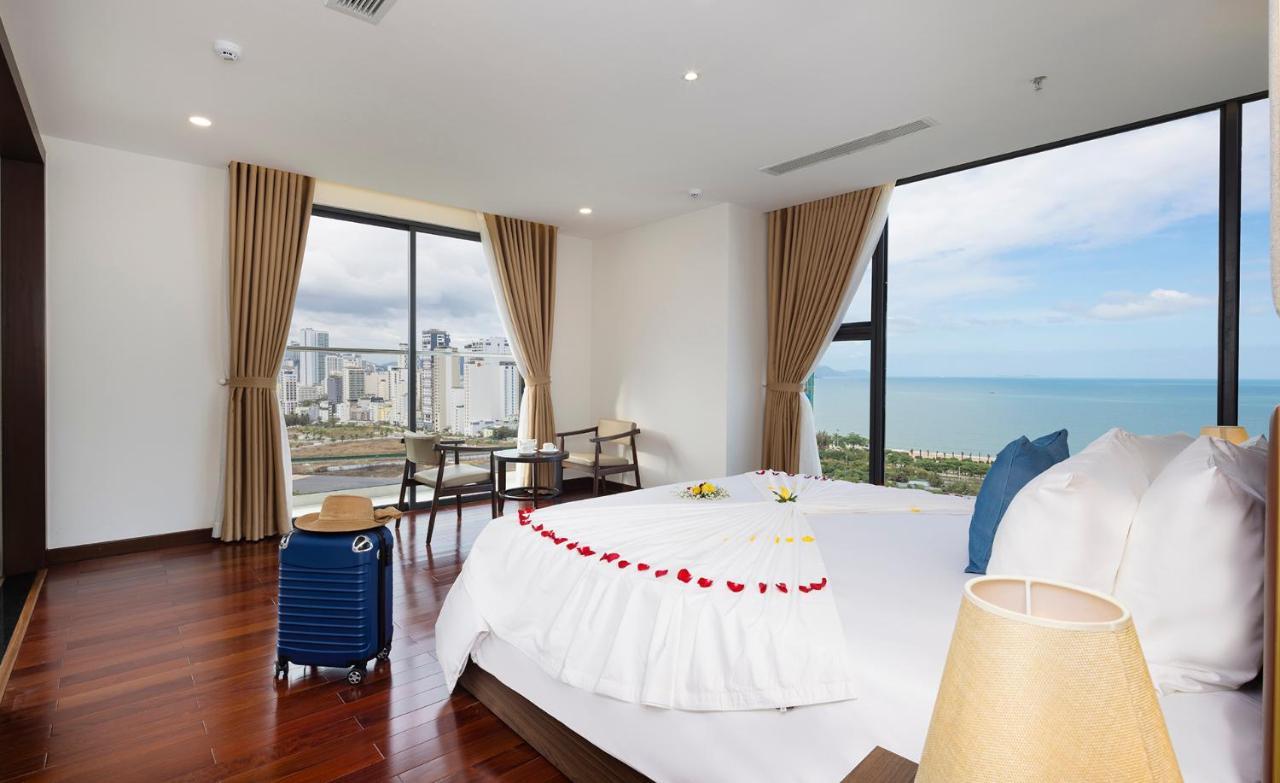 Miracle Luxury Nha Trang Hotel Екстериор снимка