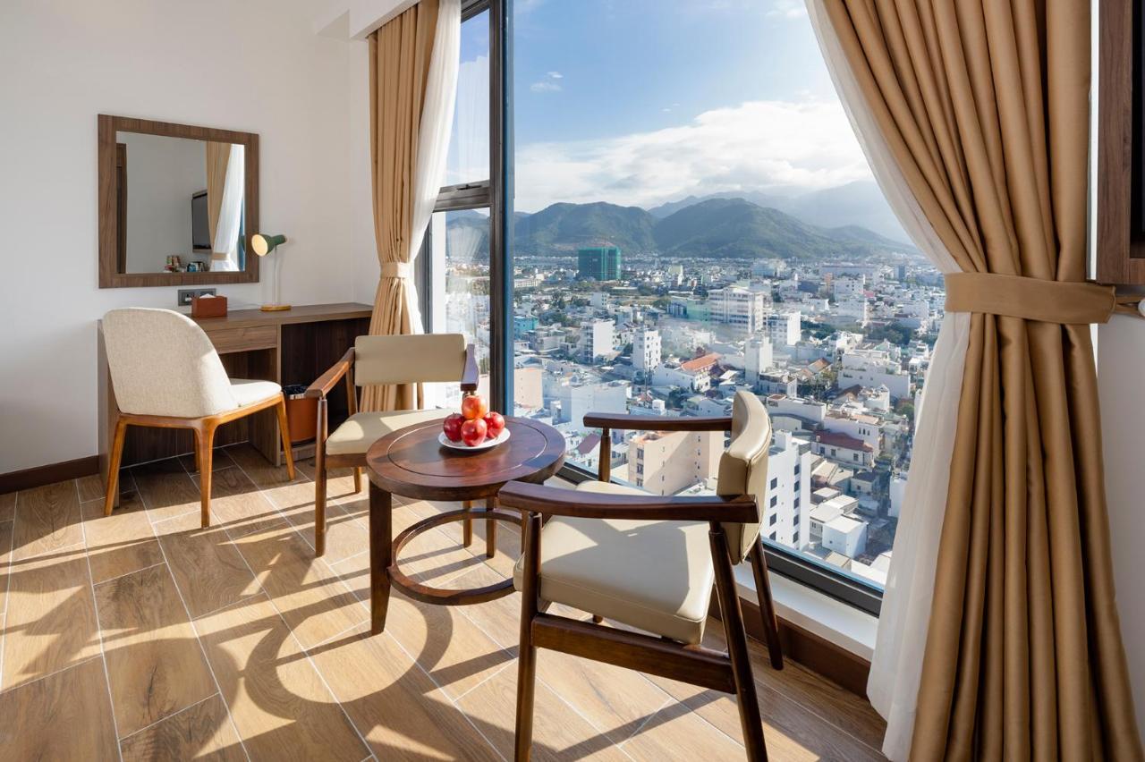 Miracle Luxury Nha Trang Hotel Екстериор снимка