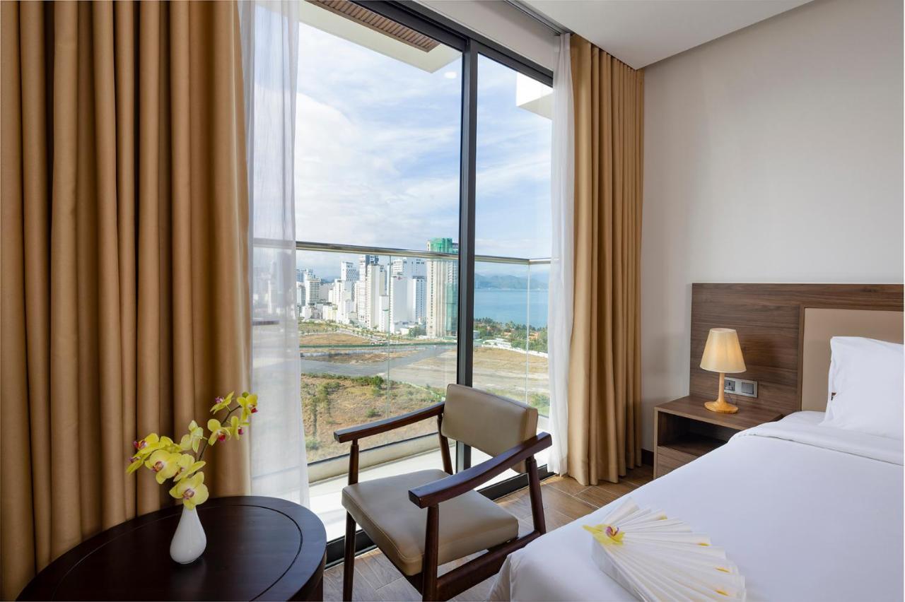 Miracle Luxury Nha Trang Hotel Екстериор снимка