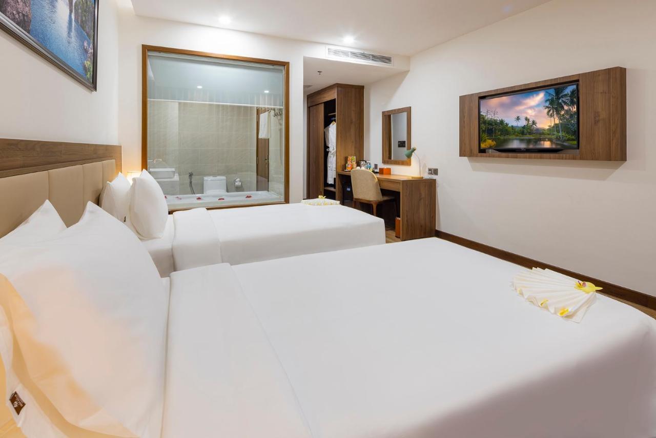 Miracle Luxury Nha Trang Hotel Екстериор снимка