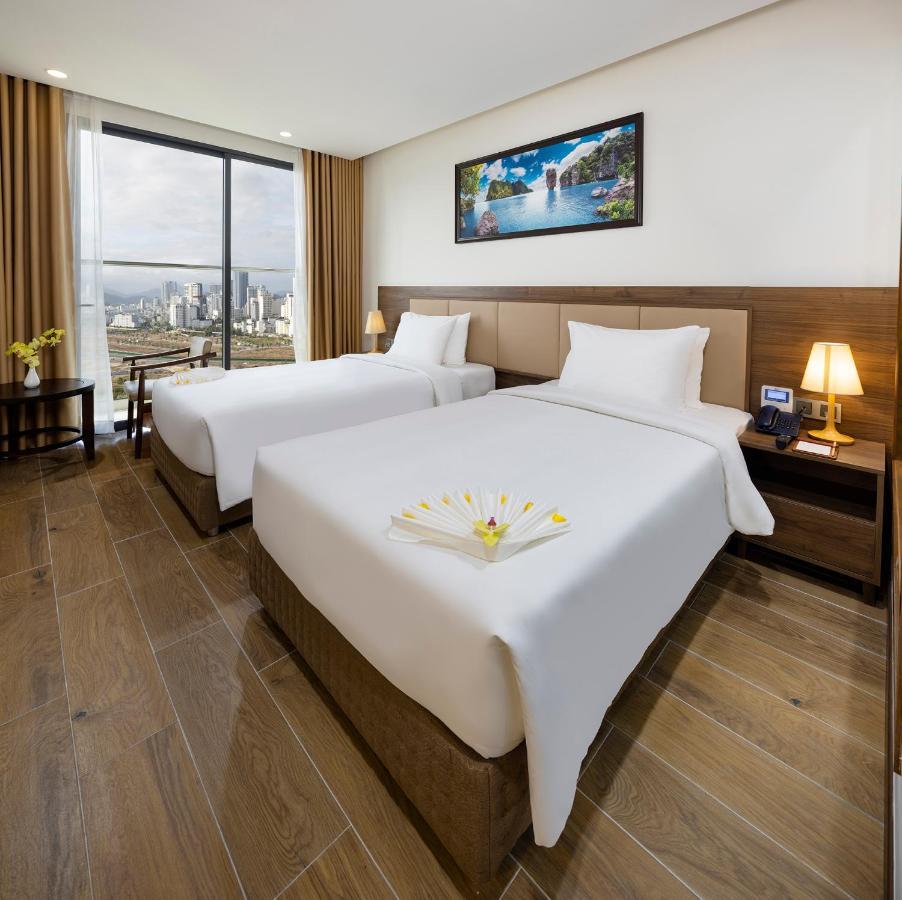 Miracle Luxury Nha Trang Hotel Екстериор снимка