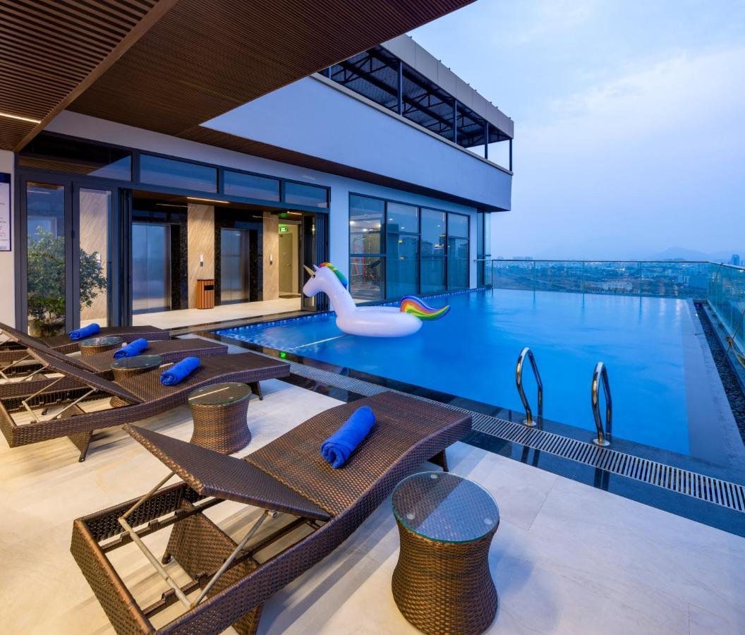 Miracle Luxury Nha Trang Hotel Екстериор снимка