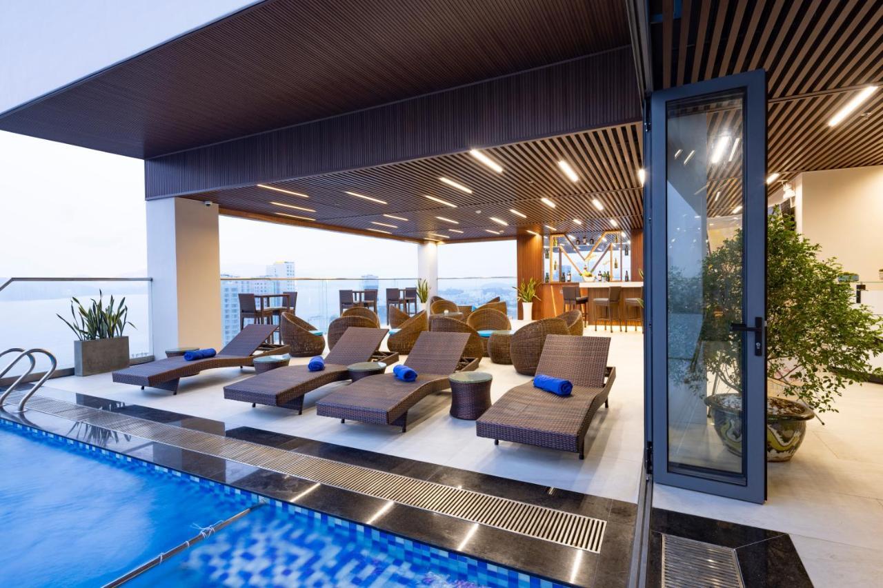 Miracle Luxury Nha Trang Hotel Екстериор снимка